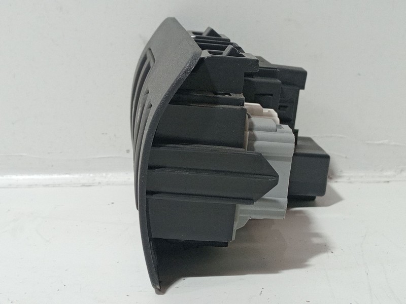 Recambio de mando multifuncion para renault clio iii (br0/1, cr0/1) 1.2 16v (br02, br0j, br11, cr02, cr0j, cr11) referencia OEM 
