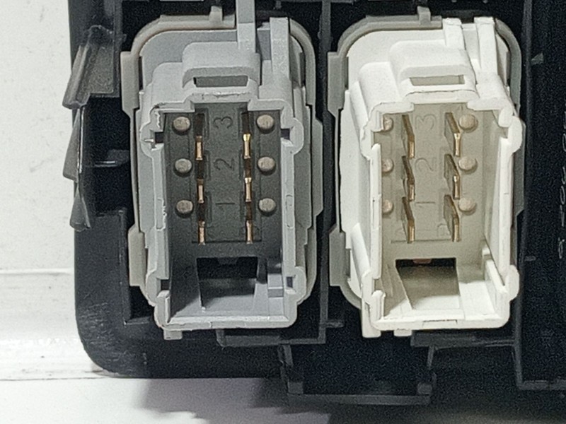 Recambio de mando multifuncion para renault clio iii (br0/1, cr0/1) 1.2 16v (br02, br0j, br11, cr02, cr0j, cr11) referencia OEM 