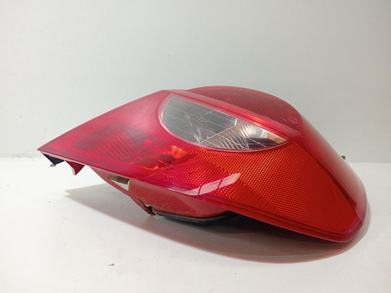 Recambio de piloto trasero derecho para renault clio iii (br0/1, cr0/1) 1.2 16v (br02, br0j, br11, cr02, cr0j, cr11) referencia 