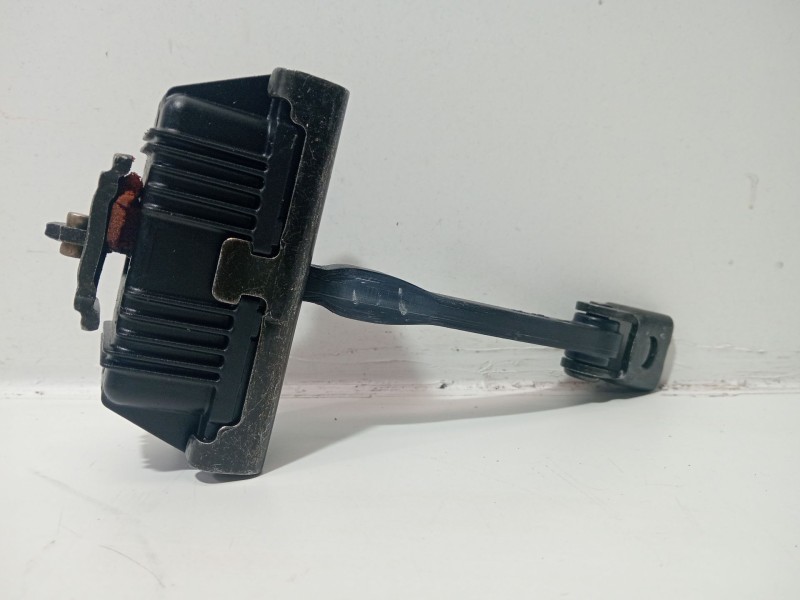 Recambio de retenida de puerta para land rover range rover iii (l322) 4.4 4x4 referencia OEM IAM ROVERIII(L322)4.44x42002-2005  