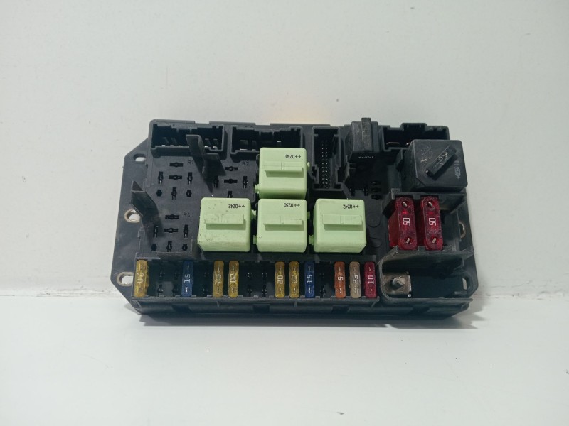 Recambio de caja reles / fusibles para land rover range rover iii (l322) 4.4 4x4 referencia OEM IAM 518776109  