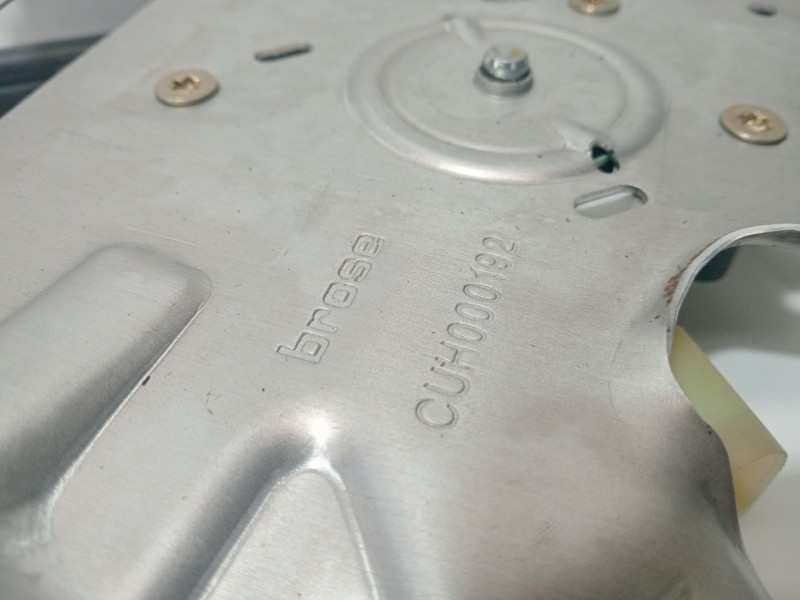 Recambio de elevalunas delantero izquierdo para land rover range rover iii (l322) 4.4 4x4 referencia OEM IAM CHU000192  