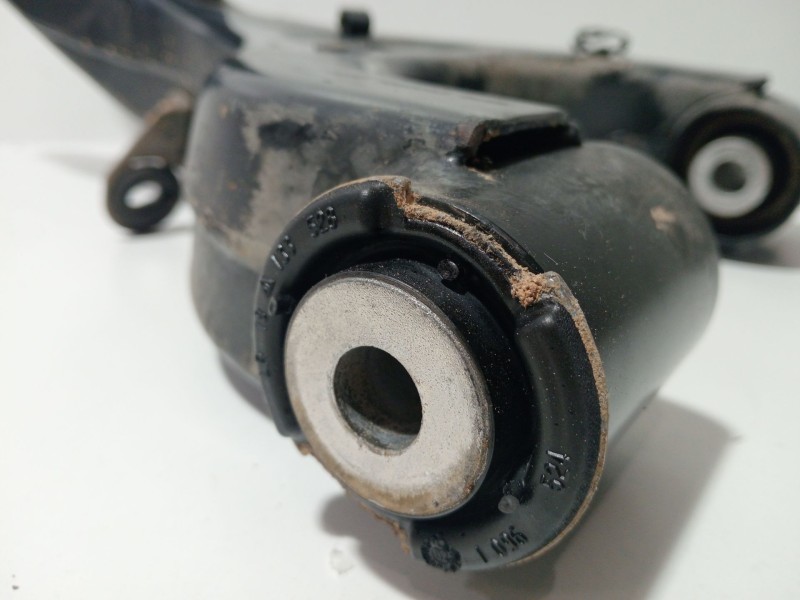 Recambio de brazo suspension superior trasero derecho para land rover range rover iii (l322) 4.4 4x4 referencia OEM IAM 33321097