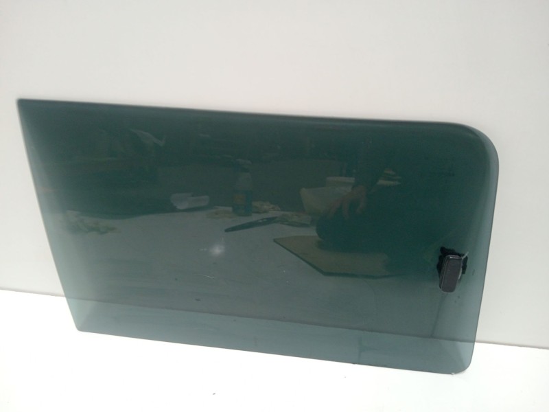 Recambio de luna trasera izquierda para mitsubishi l 200 (k6/7) 2500 td glx (4-ptas.) referencia OEM IAM L200(K6/7)2500TDGLX(4-p