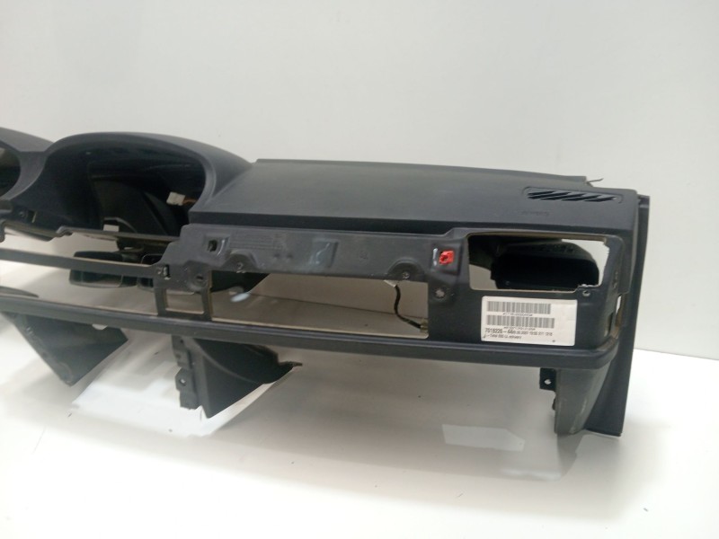 Recambio de salpicadero para bmw 7 (e65, e66, e67) 745 d referencia OEM IAM 701822644  