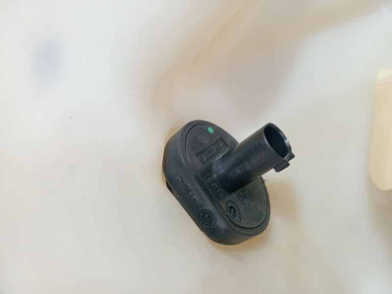 Recambio de deposito limpia para mercedes-benz clase e (w211) e 220 cdi (211.006) referencia OEM IAM A2118601360  