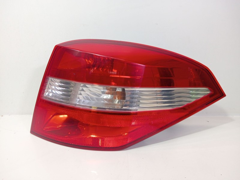 Recambio de piloto trasero derecho para renault laguna grandtour iii 2009 referencia OEM IAM 2655500002  