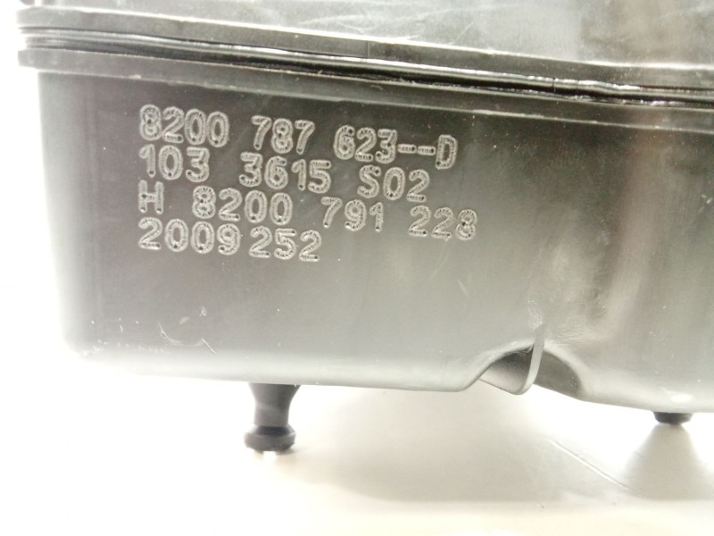 Recambio de caja filtro aire para renault laguna grandtour iii 2009 referencia OEM IAM 8200787623  