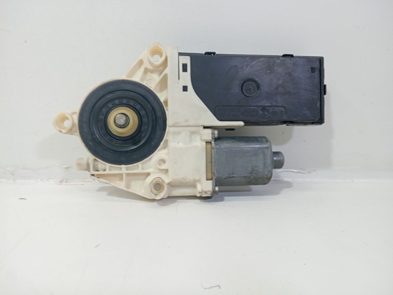 Recambio de motor elevalunas delantero izquierdo para renault laguna grandtour iii 2009 referencia OEM IAM 0130822330  