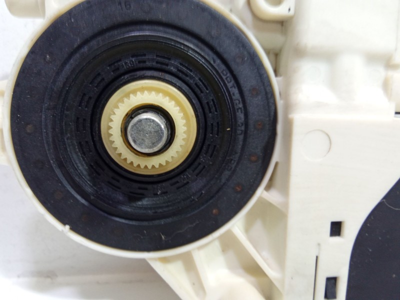 Recambio de motor elevalunas delantero derecho para renault laguna grandtour iii 2009 referencia OEM IAM 503621050103  