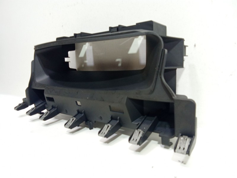 Recambio de guarnecido pantalla multifuncion para renault laguna grandtour iii 2009 referencia OEM IAM 682470008R  