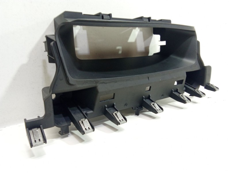 Recambio de guarnecido pantalla multifuncion para renault laguna grandtour iii 2009 referencia OEM IAM 682470008R  