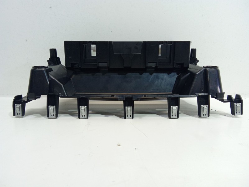 Recambio de guarnecido pantalla multifuncion para renault laguna grandtour iii 2009 referencia OEM IAM 682470008R  