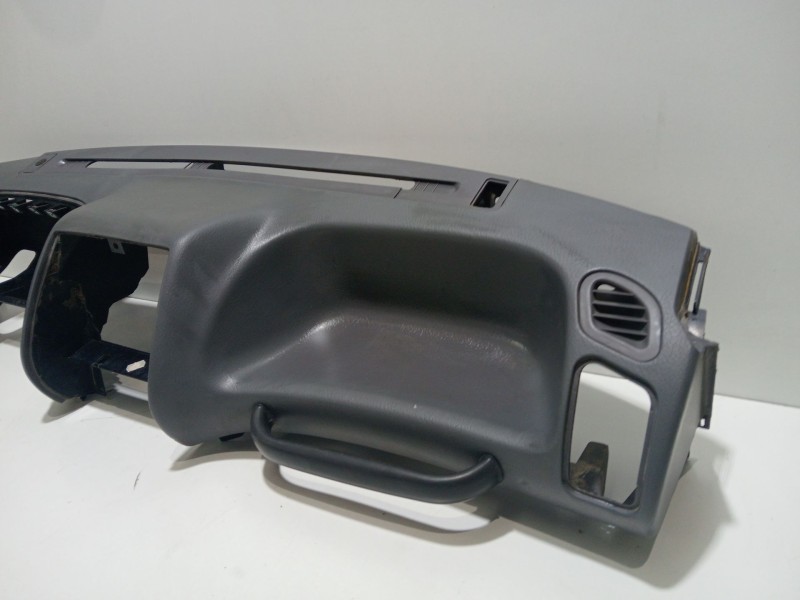 Recambio de salpicadero para nissan terrano/terrano.ii (r20) comfort plus referencia OEM IAM TERRANO/TERRANO.II (R20)  