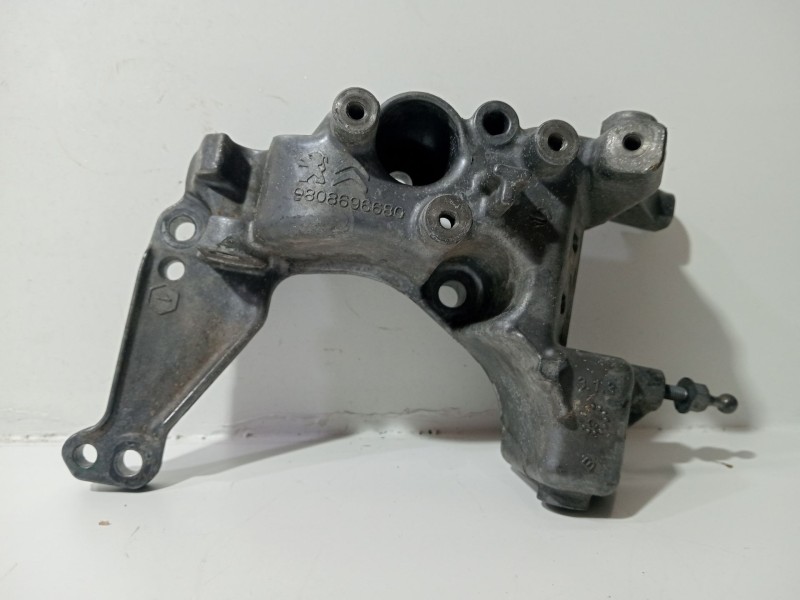 Recambio de soporte alternador para renault clio iii (br0/1, cr0/1) 1.2 16v (br02, br0j, br11, cr02, cr0j, cr11) referencia OEM 