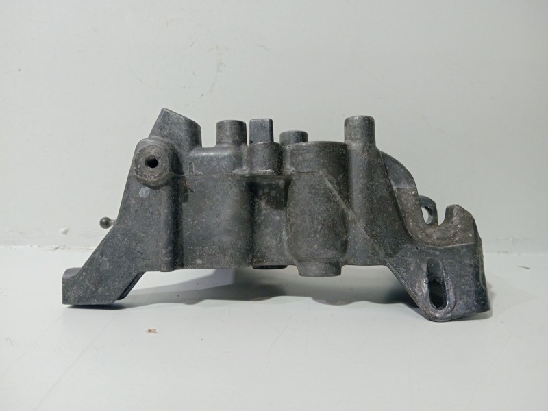 Recambio de soporte alternador para renault clio iii (br0/1, cr0/1) 1.2 16v (br02, br0j, br11, cr02, cr0j, cr11) referencia OEM 