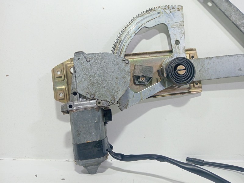 Recambio de elevalunas delantero derecho para land rover discovery (lt) td5 referencia OEM IAM 0130821084  