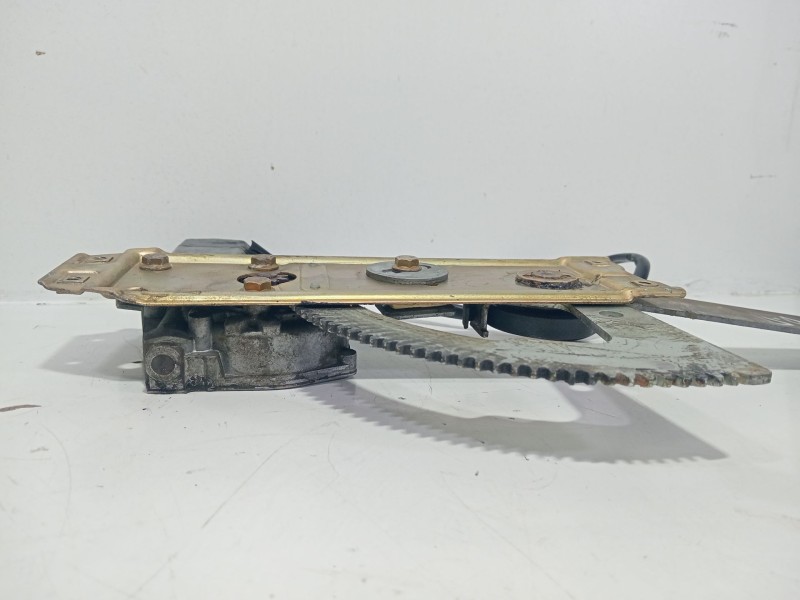 Recambio de elevalunas delantero derecho para land rover discovery (lt) td5 referencia OEM IAM 0130821084  