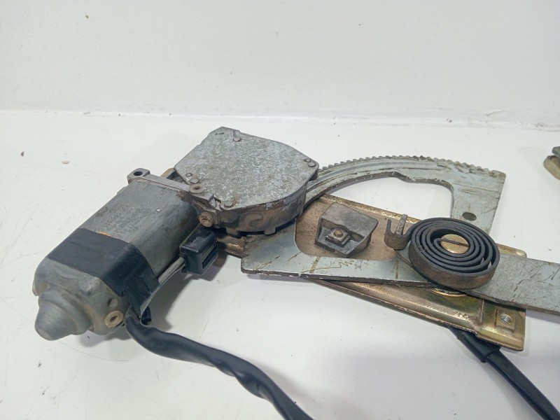 Recambio de elevalunas delantero derecho para land rover discovery (lt) td5 referencia OEM IAM 0130821084  