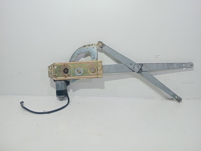 Recambio de elevalunas delantero izquierdo para land rover discovery (lt) td5 referencia OEM IAM 83BB14553AD  