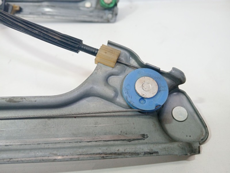 Recambio de elevalunas delantero izquierdo para renault laguna grandtour iii 2009 referencia OEM IAM 807010002R  