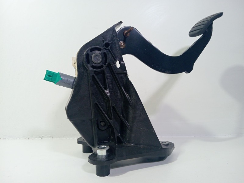 Recambio de pedal embrague para renault laguna grandtour iii 2009 referencia OEM IAM 09255210  