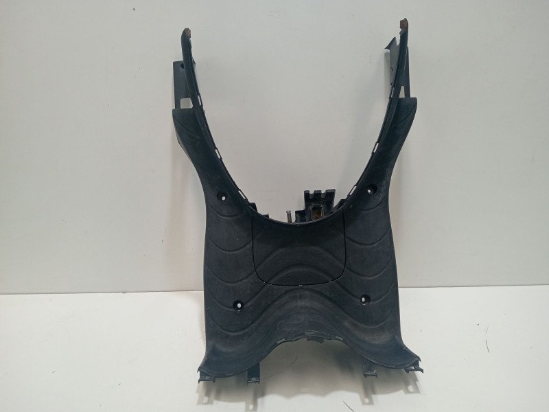 Recambio de moldura para honda ps ps 125i (jf17) referencia OEM IAM 64310KTZAD000  