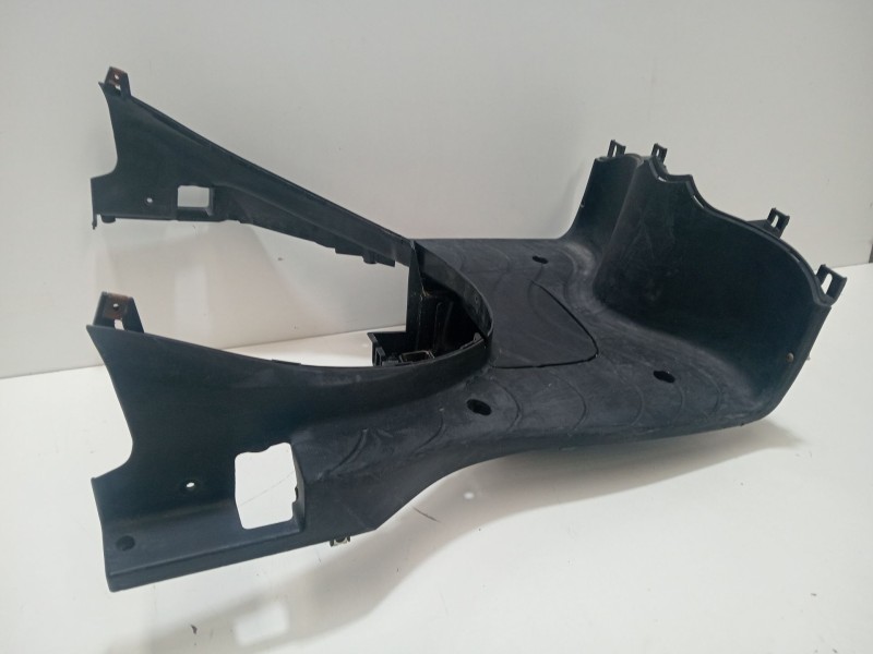 Recambio de moldura para honda ps ps 125i (jf17) referencia OEM IAM 64310KTZAD000  