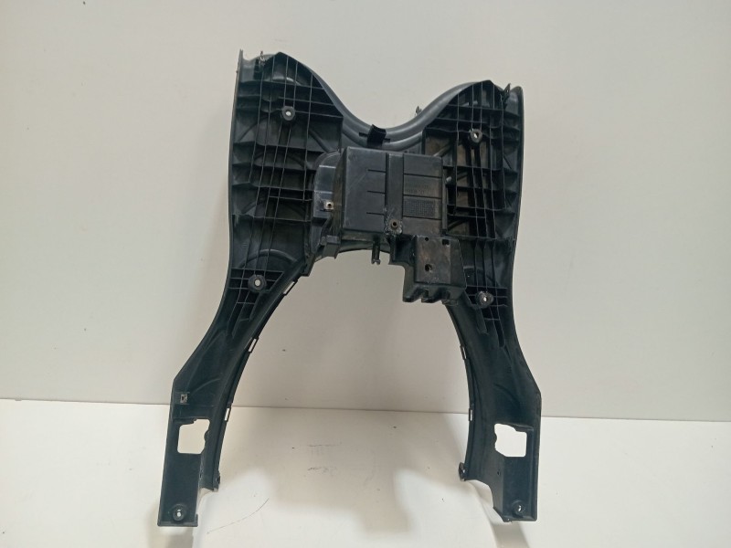 Recambio de moldura para honda ps ps 125i (jf17) referencia OEM IAM 64310KTZAD000  