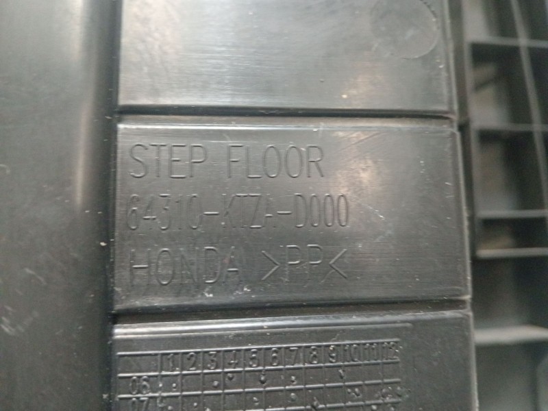 Recambio de moldura para honda ps ps 125i (jf17) referencia OEM IAM 64310KTZAD000  