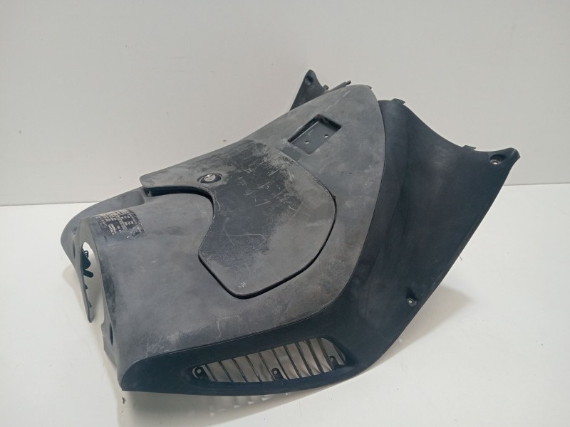 Recambio de moldura para honda ps ps 125i (jf17) referencia OEM IAM 81131KTZD000  
