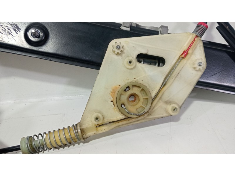 Recambio de elevalunas delantero izquierdo para bmw serie 1 cabrio (e88) 120i referencia OEM IAM SERIE 1 CABRIO (E88) 120i 2007 