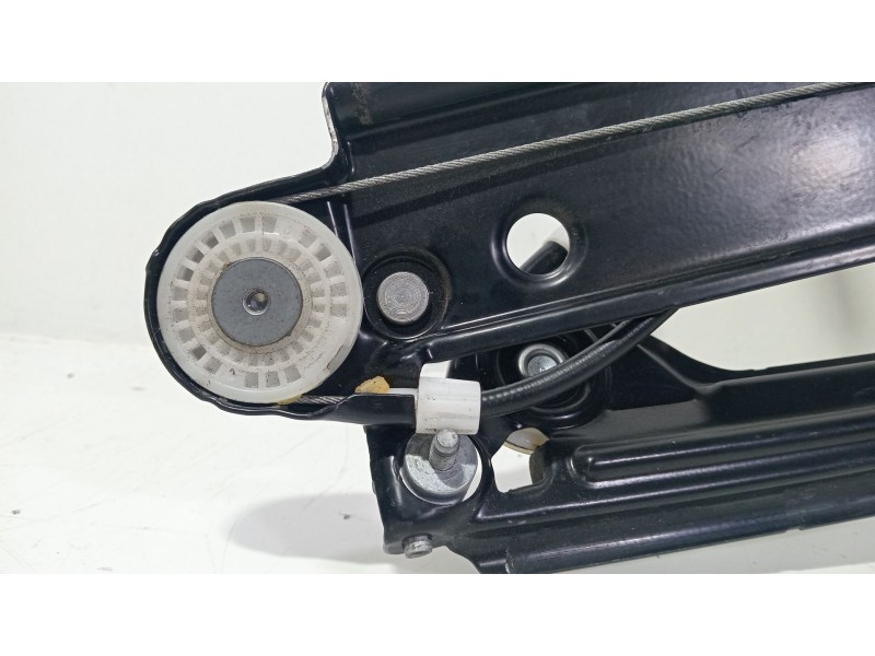 Recambio de elevalunas delantero izquierdo para bmw serie 1 cabrio (e88) 120i referencia OEM IAM SERIE 1 CABRIO (E88) 120i 2007 