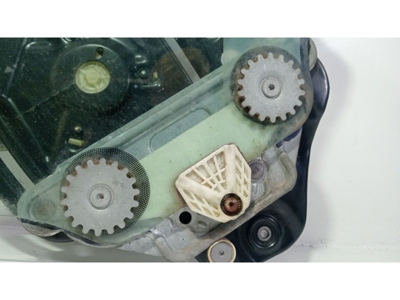 Recambio de elevalunas trasero derecho para bmw serie 1 cabrio (e88) 120i referencia OEM IAM 716559404  