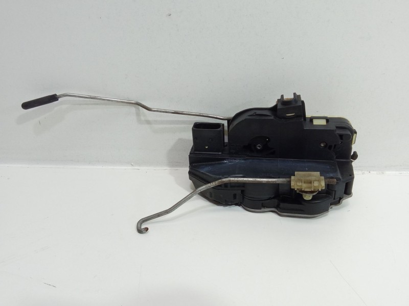Recambio de cerradura puerta trasera derecha para opel astra h (a04) 1.7 cdti (l48) referencia OEM IAM 3023880RH2  