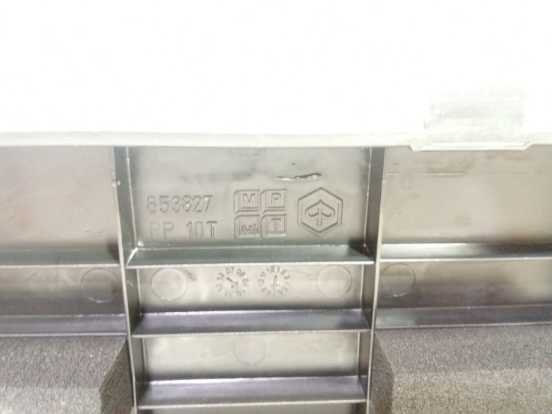 Recambio de moldura para piaggio x7 x7 125 (m62) referencia OEM IAM 653827  