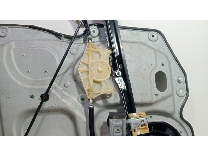 Recambio de elevalunas delantero derecho para volkswagen caddy ka/kb (2k) ecofuel kombi referencia OEM IAM 1T0837756  