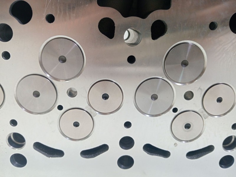 Recambio de culata para volkswagen touran (1t1) 2.0 tdi referencia OEM IAM 03G103351E  