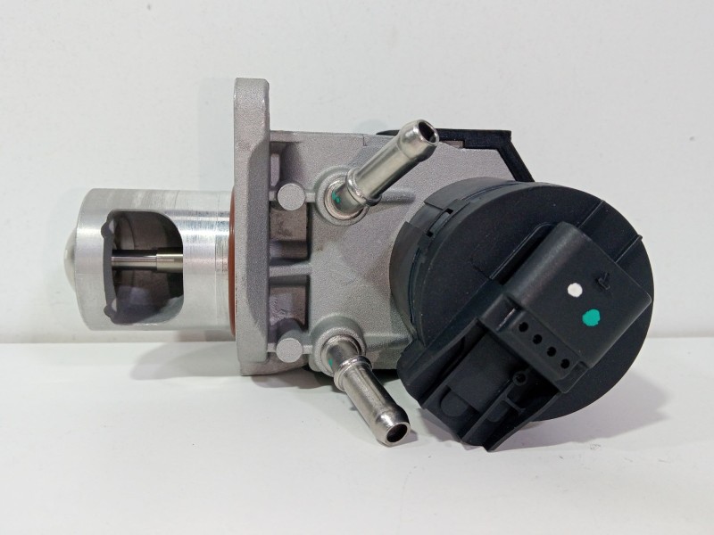 Recambio de valvula egr para bmw serie 1 berlina (e81/e87) 118d referencia OEM IAM 780544703  