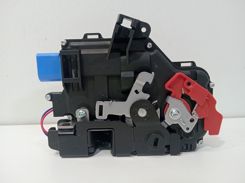 Recambio de cerradura puerta trasera izquierda para volkswagen golf v (1k1) 2.0 tdi referencia OEM IAM 7L0839016E  