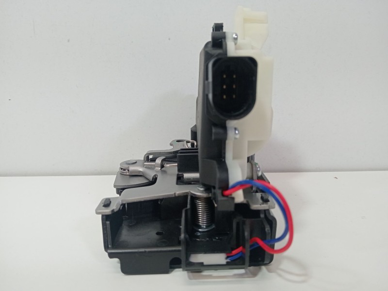 Recambio de cerradura puerta trasera derecha para volkswagen golf iv (1j1) 1.9 tdi referencia OEM IAM 3B4839016M  