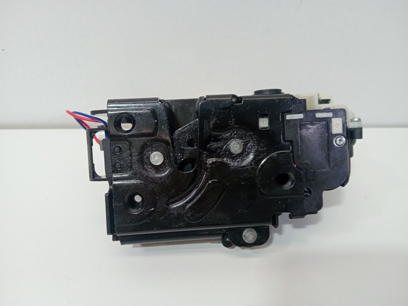 Recambio de cerradura puerta trasera derecha para volkswagen golf iv (1j1) 1.9 tdi referencia OEM IAM 3B4839016M  