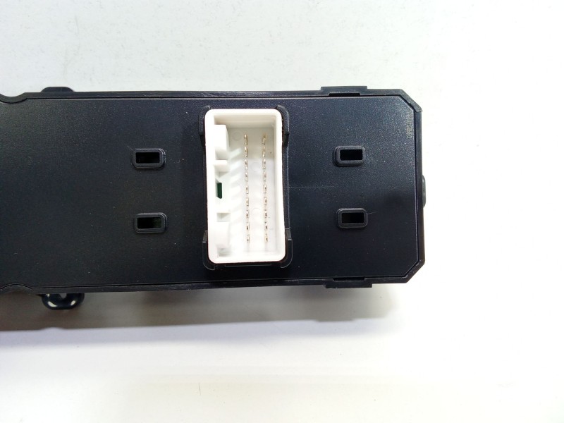 Recambio de mando elevalunas delantero izquierdo para hyundai tucson (tl, tle) 2.0 cvvt referencia OEM IAM   