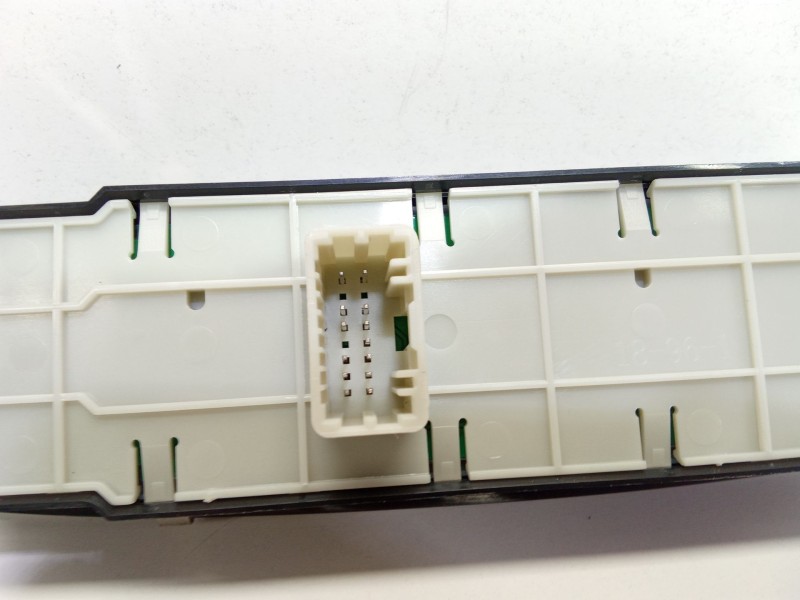 Recambio de mando elevalunas delantero izquierdo para renault megane iii berlina 5 p 1.5 dci diesel fap referencia OEM IAM 25400