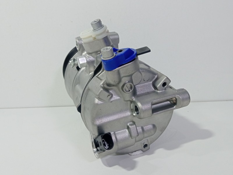 Recambio de compresor aire acondicionado para volkswagen golf vi (5k1) 1.6 tdi referencia OEM IAM 1K0820808F  