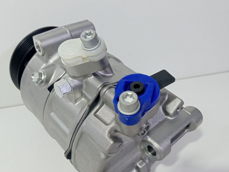 Recambio de compresor aire acondicionado para volkswagen golf vi (5k1) 1.6 tdi referencia OEM IAM 1K0820808F  