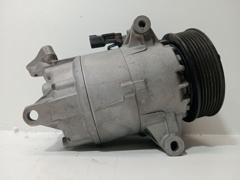 Recambio de compresor aire acondicionado para renault clio iii (br0/1, cr0/1) 2.0 16v sport referencia OEM IAM 8200688814  