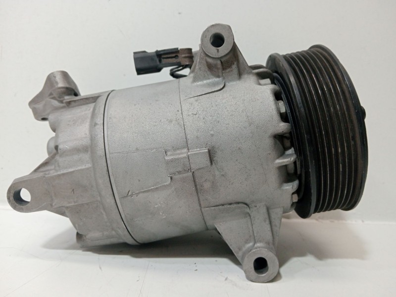 Recambio de compresor aire acondicionado para renault clio iii (br0/1, cr0/1) 2.0 16v sport referencia OEM IAM 8200688814  