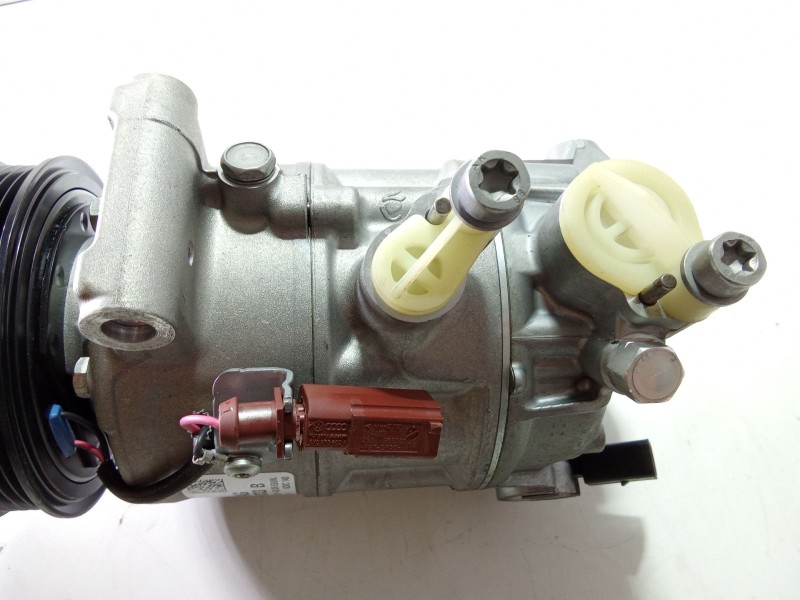 Recambio de compresor aire acondicionado para seat leon (5f1) 1.6 tdi referencia OEM IAM 3q0816803b   Recambio de compresor aire acondicionado para seat leon (5f1) 1.6 tdi referencia OEM IAM 3q0816803b