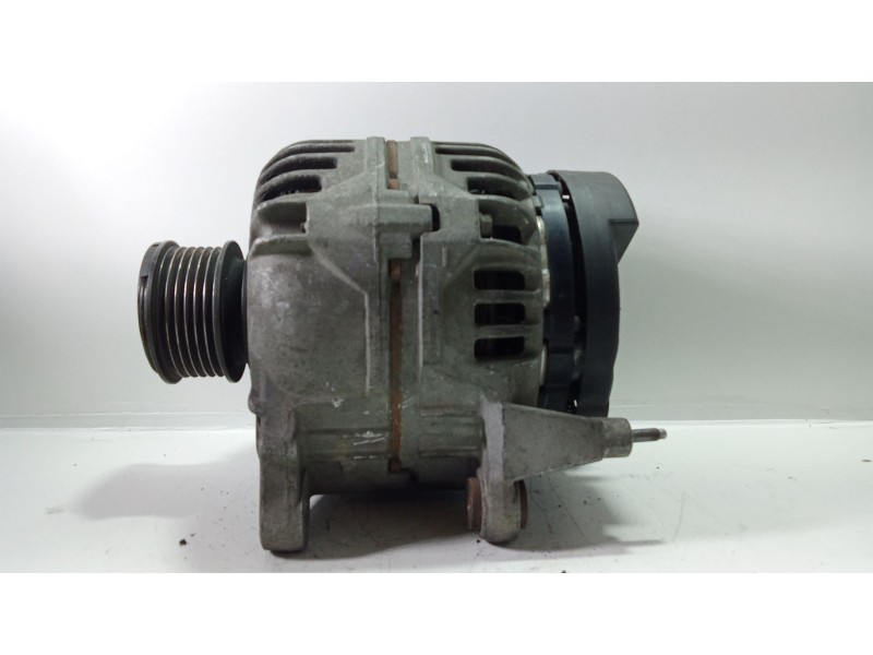 Recambio de alternador para volkswagen golf iv (1j1) 1.6 16v referencia OEM IAM 028903028  